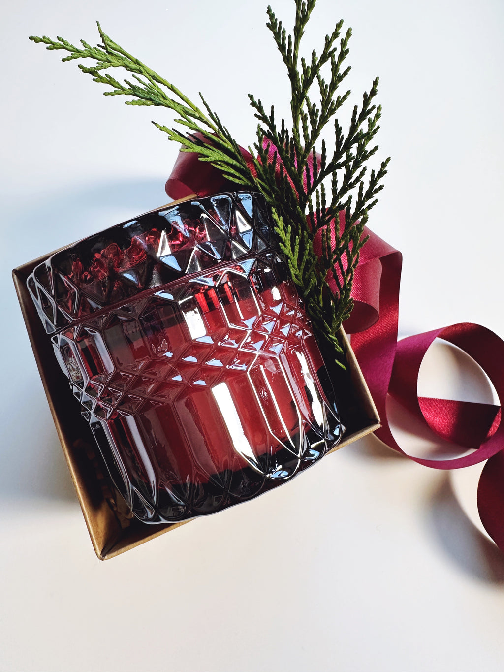 Gift-wrapped crystal candle by Poppins & Post, featuring a clear glass holder and a decorative wax candle inside.