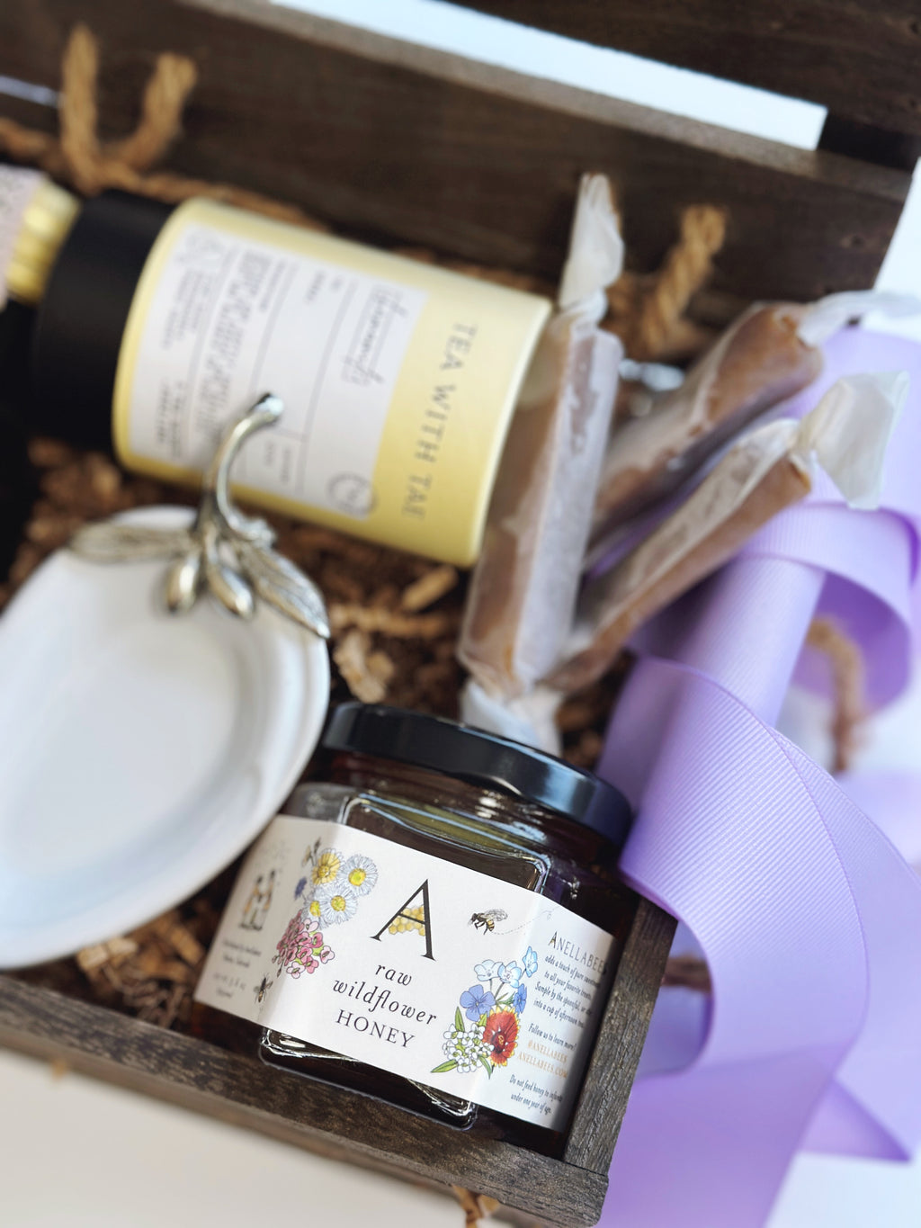 Spring Gourmet Gift Box by Poppins & Post featuring an elegant selection of gourmet treats and decorative packaging.