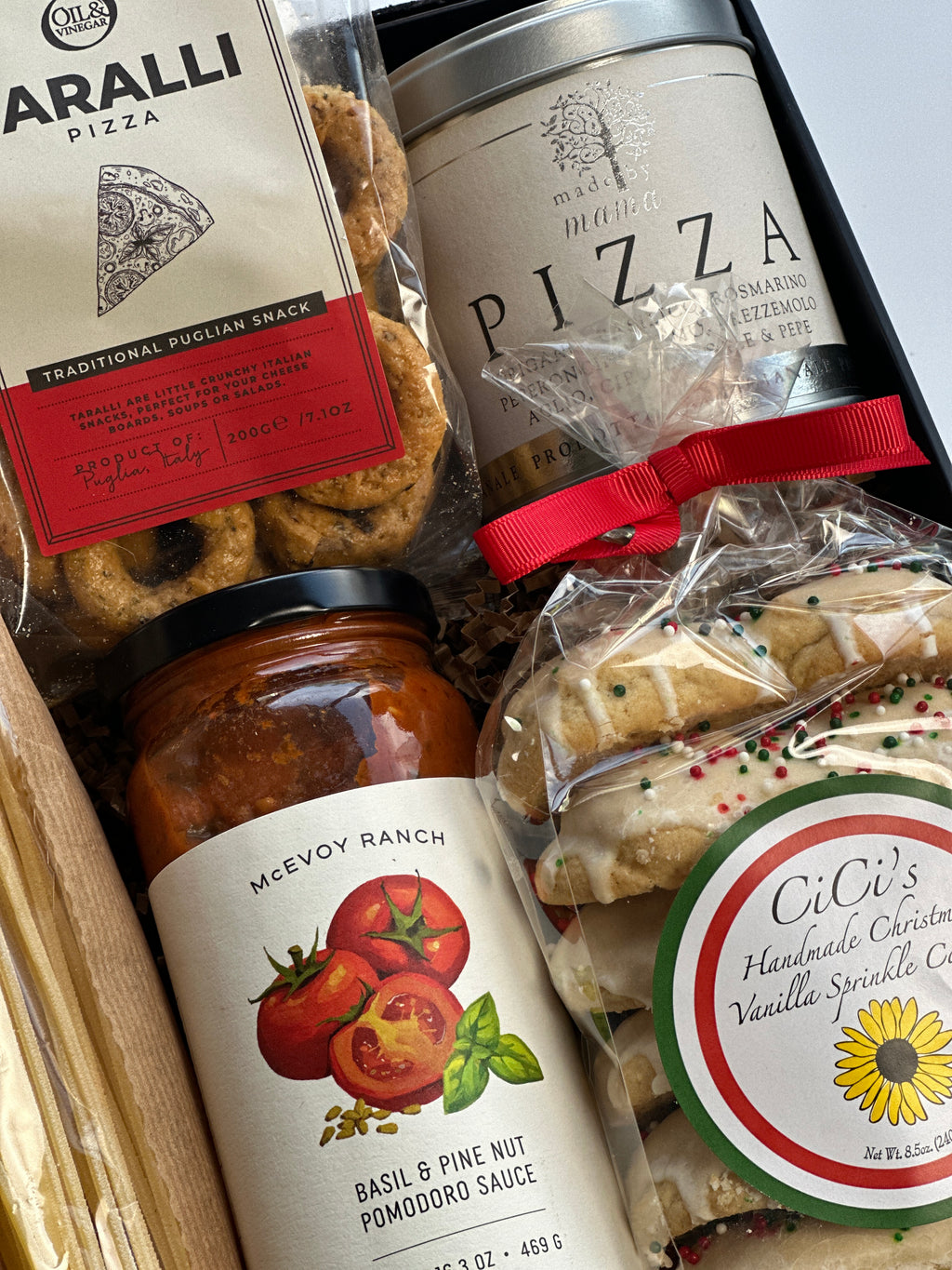 Poppins & Post Buon Natale gift box with festive holiday wrapping and decorative Christmas-themed design.