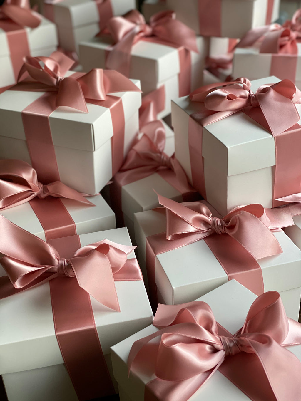 Poppins & Post gift box with a personalized card, arranged as part of their gift service, featuring neatly wrapped packaging and decorative elements.