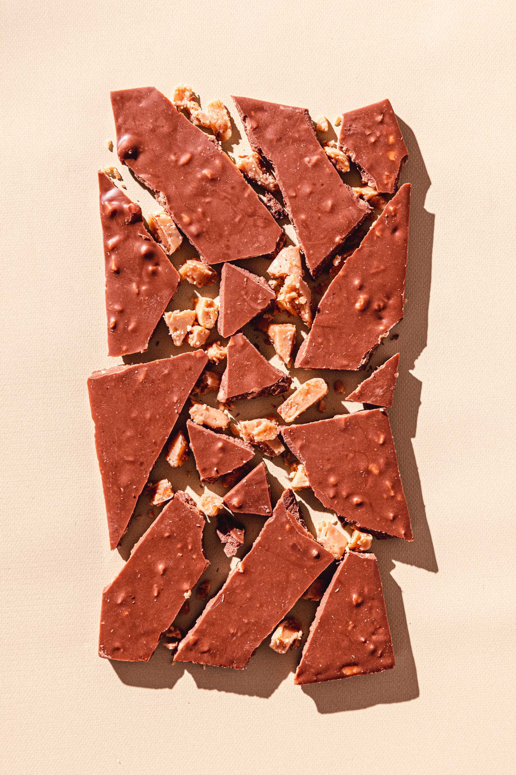 Compartes Sticky Toffee Milk Chocolate Bar featuring rich milk chocolate with sticky toffee flavor, displayed in a close-up image